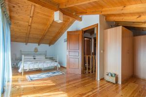 Porto Rafti Family 4BD Maisonette with Garden