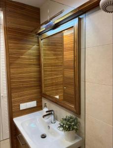 Central Studio 300m to the beach