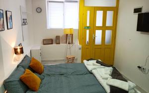 Жути Ранац - Žuti Ranac - Yellow Backpack