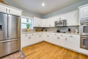 Spacious Getaway By Wolf Pen Gap 15 Acres and Pool!