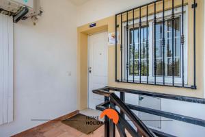 #156 Garrett Flat NewTown Pool by Home Holidays