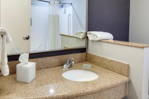 King Room with Sofa Bed room in Courtyard by Marriott Oklahoma City North/Quail Springs