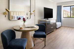 The Anza-a Calabasas Hotel