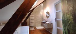 B&B / Chambres d'hotes Suite Parentale 65 M² vue sur les montagnes : photos des chambres