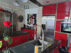 Mon appARTement - chambre avec salle de bains et wc dans un appartement atypique