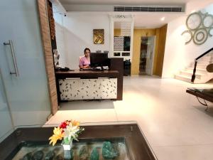 The Sky Imperial Hotel Yahvi