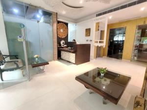 The Sky Imperial Hotel Yahvi