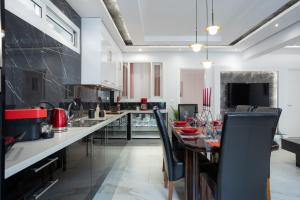 Ninas Pool Residence I