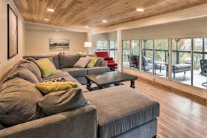 Dock, Deck and Boat Slip Lakefront Eucha Home