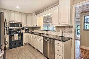 Dock, Deck and Boat Slip Lakefront Eucha Home