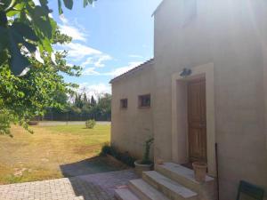 Maisons de vacances Lodge with private pool surrounded by vineyards : photos des chambres