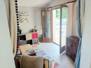 Maisons de vacances Lodge with private pool surrounded by vineyards : photos des chambres
