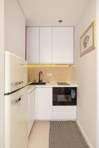 Modern Apartment near Metro