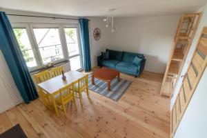 Apartament Żółty Stół