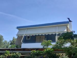 Top floor on villa, 3 from center, by the sea! Host is Efi Kwsta