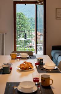 Corte Masnate "Blu" - Lenno by LoveComo