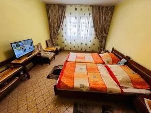 Uby House - Mehadija