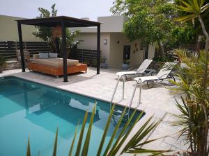 Spacious Maistrali Villa, private pool & garden