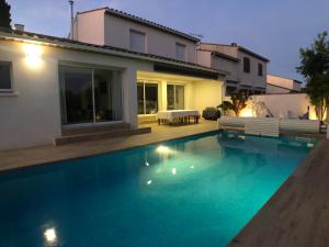 VILLA FLAVIE- Luxueuse - Confort Jardin Barcecue Borne Recharge Electrique 10min PLAGE- FAMILLE-PISCINE-TOP PROS SERVICES Conciergerie