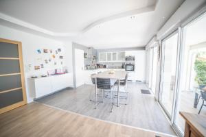 Villas VILLA FLAVIE- Luxueuse - Confort Jardin Barcecue Borne Recharge Electrique 10min PLAGE- FAMILLE-PISCINE-TOP PROS SERVICES Conciergerie : photos des chambres