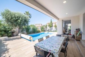 Villas VILLA FLAVIE- Luxueuse - Confort Jardin Barcecue Borne Recharge Electrique 10min PLAGE- FAMILLE-PISCINE-TOP PROS SERVICES Conciergerie : photos des chambres