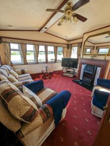 The Lambourne 71