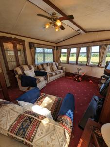 The Lambourne 71