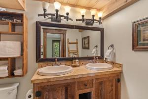 One-Bedroom Apartment room in Bear Claw 301