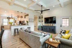 Updated New Braunfels Home with Fire Pit!