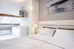 Whale Song Apartment - with private parking