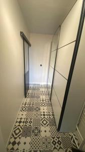 Appartements Grand studio refait a neuf ! : photos des chambres