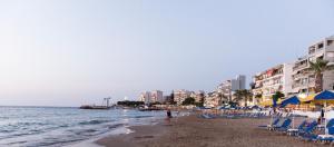 Enjoy Sunsets at Fully Equipped Seaside apt