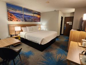 King Room - Non-Smoking room in Days Inn by Wyndham Tucumcari