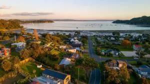 Moa Cottage in Oneroa Village - Blackpool