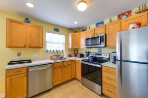 Condo with Deck Walk to Beach and Convention Center!