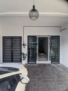 Cikgu I&S Homestay - Kampong Manggol