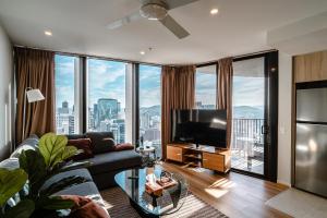Lux 37th floor 2br 2bath, Infinity pool, Gym, Wifi