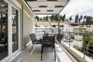 V Luxury Apartments with Pool