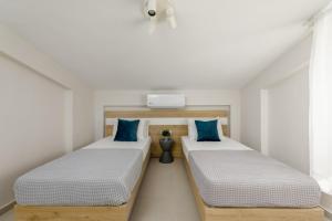 V Luxury Apartments with Pool