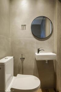 V Luxury Apartments with Pool