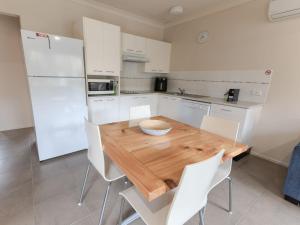 Martys Little Beach NO. 4 Ground Floor Apartment with Heated Pool access