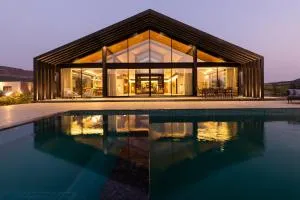 StayVista's The Barn - Mountain-View Luxury Mansion with Heated Infinity Pool, Deck, Jacuzzi, Lawn featuring a Gazebo and Firepit - Āmbavna