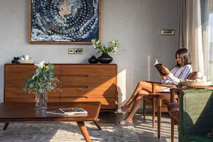 StayVistas The Barn - Mountain-View Luxury Mansion with Heated Infinity Pool, Deck, Jacuzzi, Lawn featuring a Gazebo and Firepit