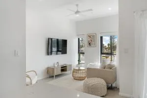2 Bed Ocean View Apt, Parking, WiFi! 250m to Beach - Gold Coast