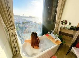 Edge Central PATTAYA Sky Residence with Infinity Pool & Free Netflix - 4hvězdičkové hotely ve městě Pattaya Central