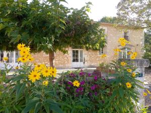 Maisons de vacances Maison de 4 chambres avec piscine partagee jacuzzi et jardin amenage a Saint Front de Pradoux : photos des chambres