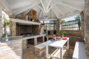 Ninas Pool Residence I