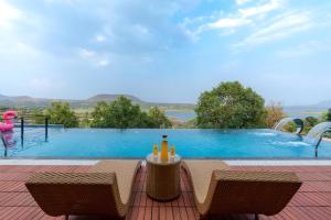 Pearl Lakeview Mansion by StayVista - Lakeside villa with Infinity pool, In-house theatre & Games room