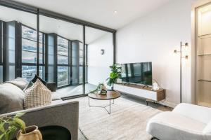 Your Gateway to Sports and Entertainment-00215