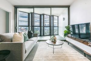 Your Gateway to Sports and Entertainment-00215